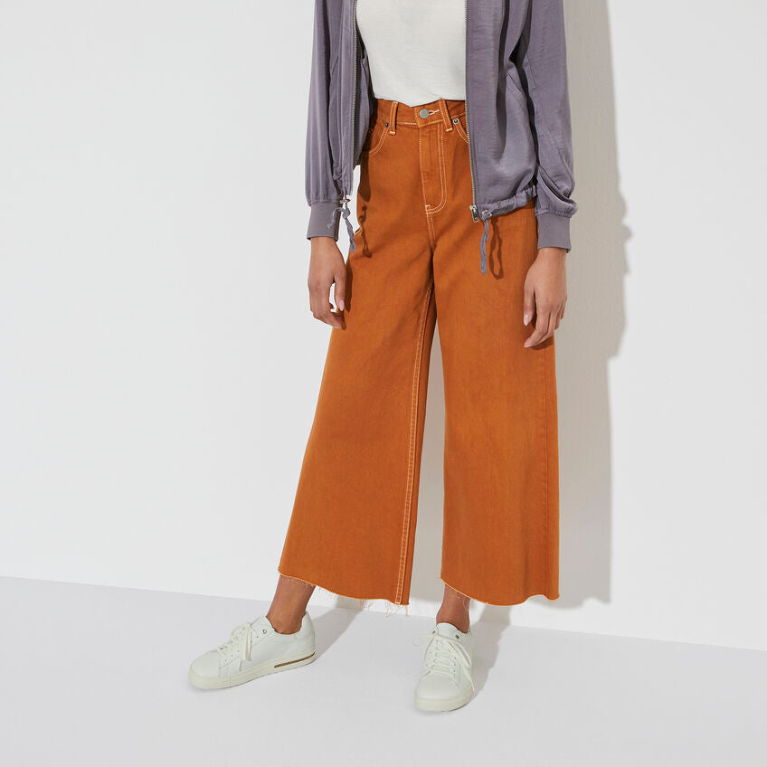 Women's Bend Leather Sneaker