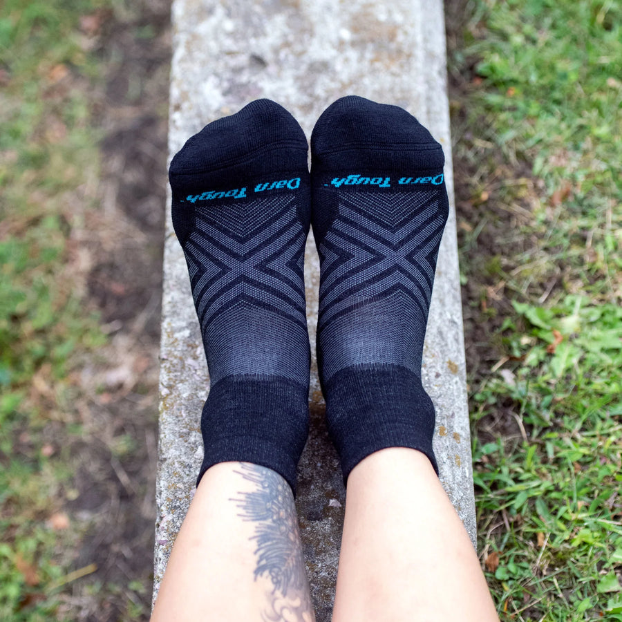 Darn Tough Women's Run Quarter Ultra-Lightweight Socks