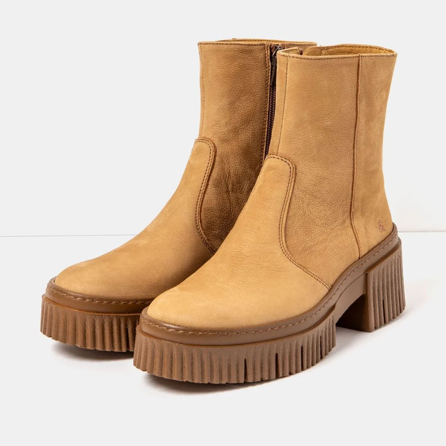 Art Nobuck Boots