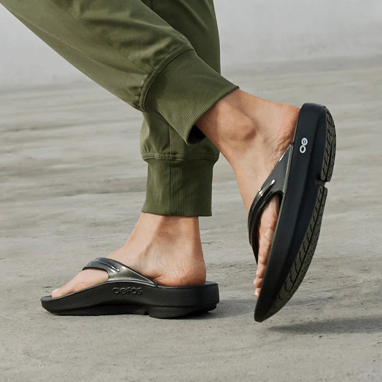 OOFOS Women's OOlala Thong Sandals