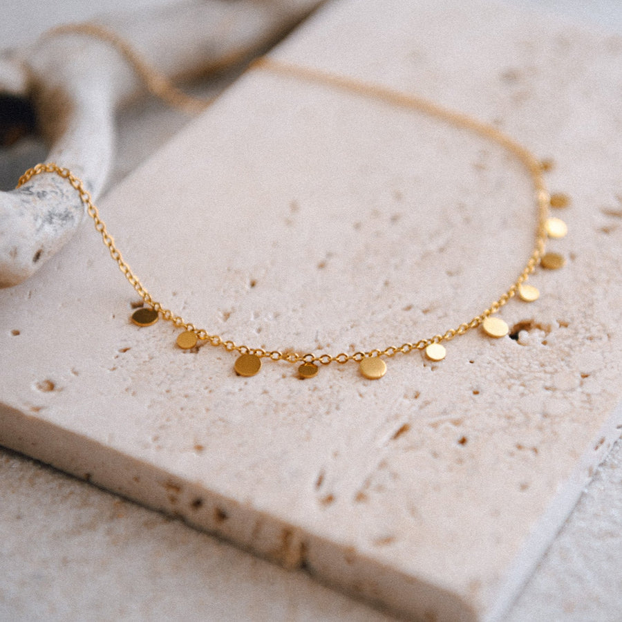 Single Layer Round Pendant Necklace