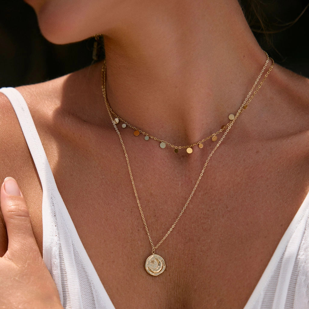 Single Layer Round Pendant Necklace