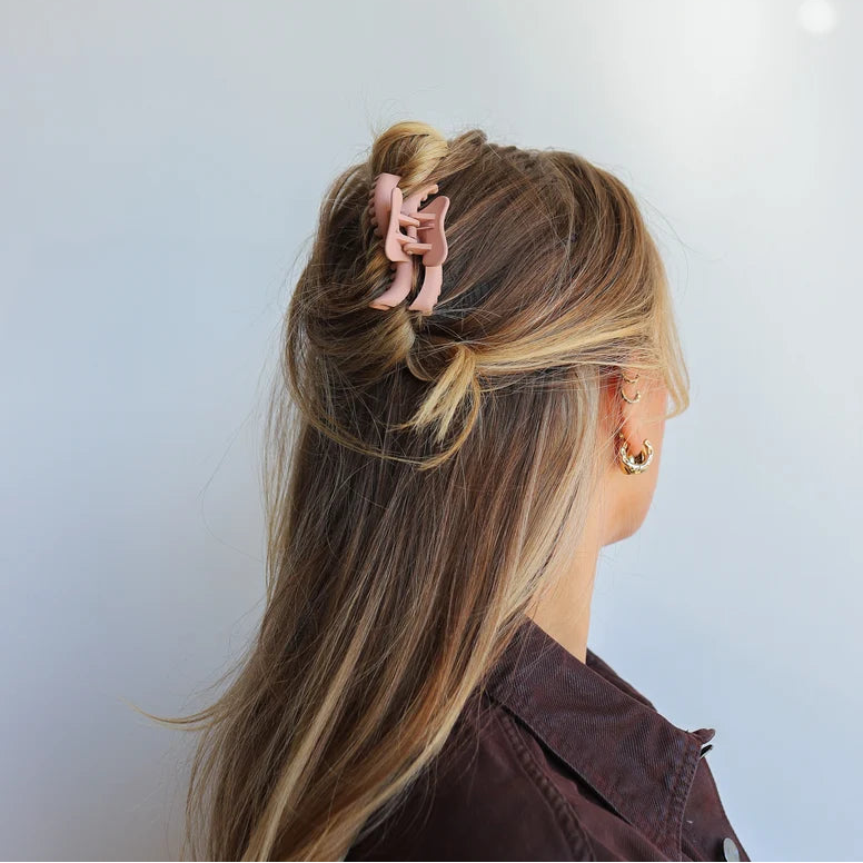 Kaxi Wavy Mini Hold Everything Claw Clip