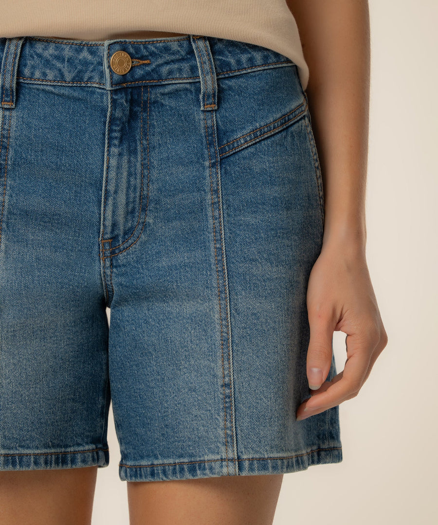 KUT Hailey High Rise Short Shine Wash